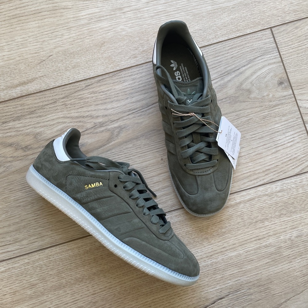 Adidas Samba Sneaker in Olive Strata / Core White / Aluminium M7/W8